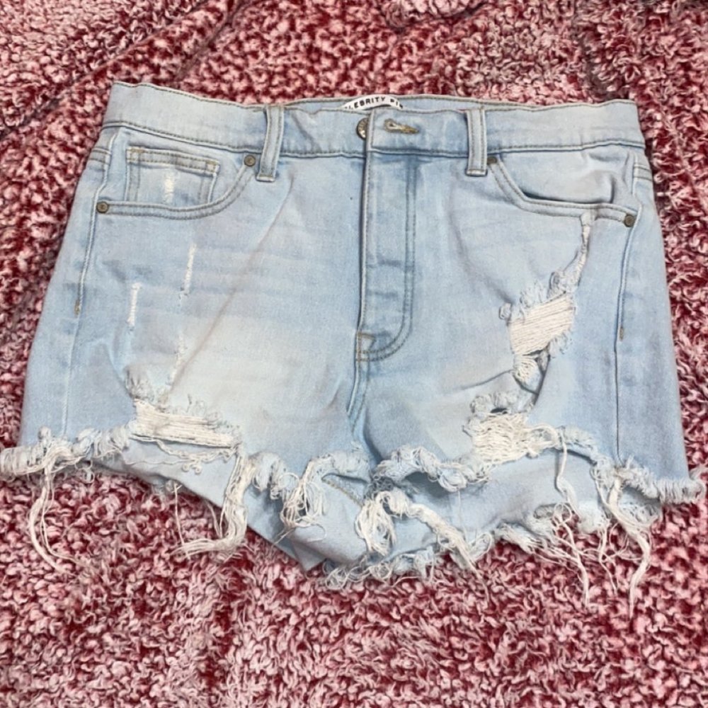Celebrity Pink Light Wash Denim Shorts Size 11/30